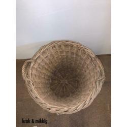 Brocante oude rieten mand "krak & mikkig"