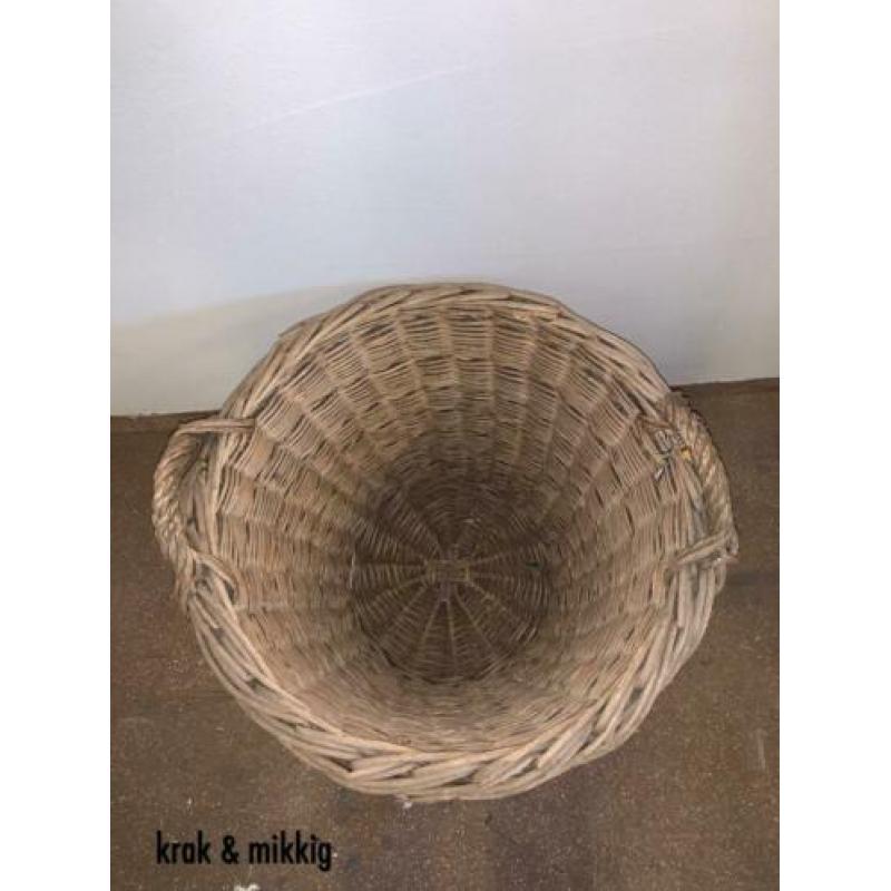 Brocante oude rieten mand "krak & mikkig"