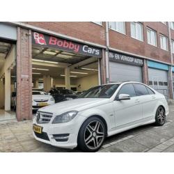 Compleet Auto Showroom garage ter overname hartje Rotterdam