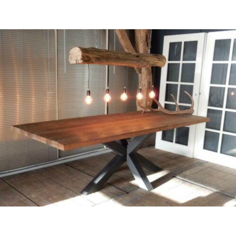 Prachtige nieuwe Teak eettafel met matrix onderstel