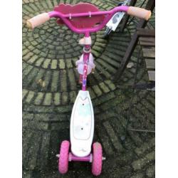Leuk kinderstepje van Barbie en 1 van Classic scooter