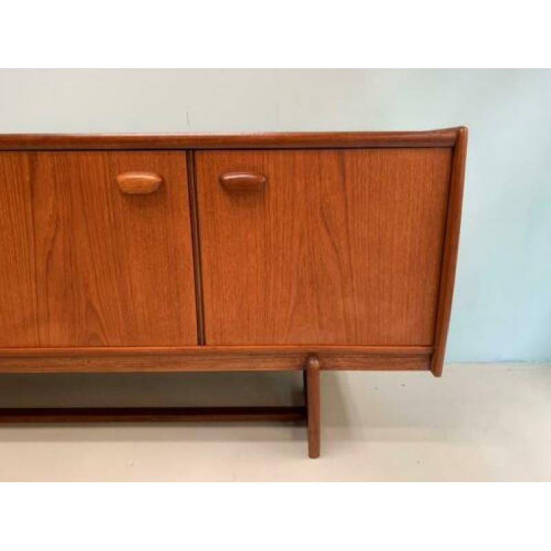 Vintage teak dressoir