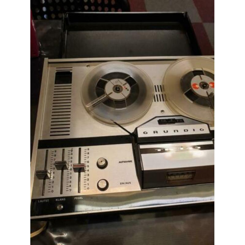 Keurige Bandrecorder van GRUNDIG.