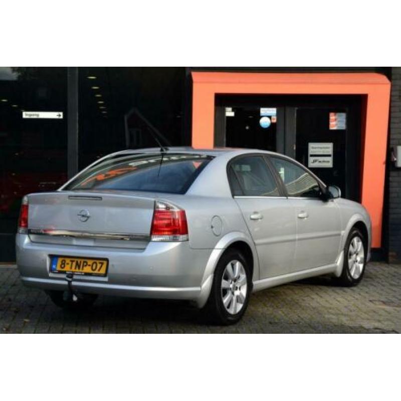 Opel Vectra 2.2-16V Automaat Executive Navi Leder Trekhaak 1
