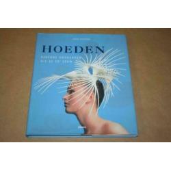 Prachtig boek - Hoeden - Bekende ontwerpen uit de 20e eeuw !