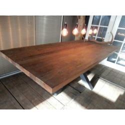 Prachtige nieuwe Teak eettafel met matrix onderstel