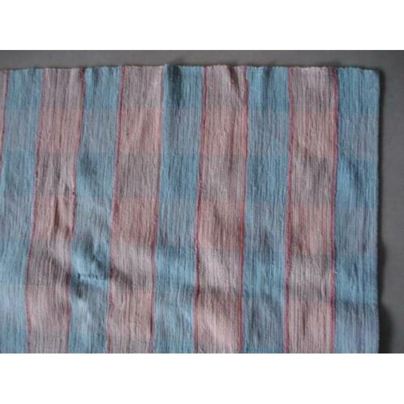 Handgeweven vloerkleed met zachte kleuren 185 x 135 cm!