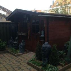 Te koop tuinhuis met luifel in prima staat