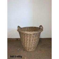 Brocante oude rieten mand "krak & mikkig"