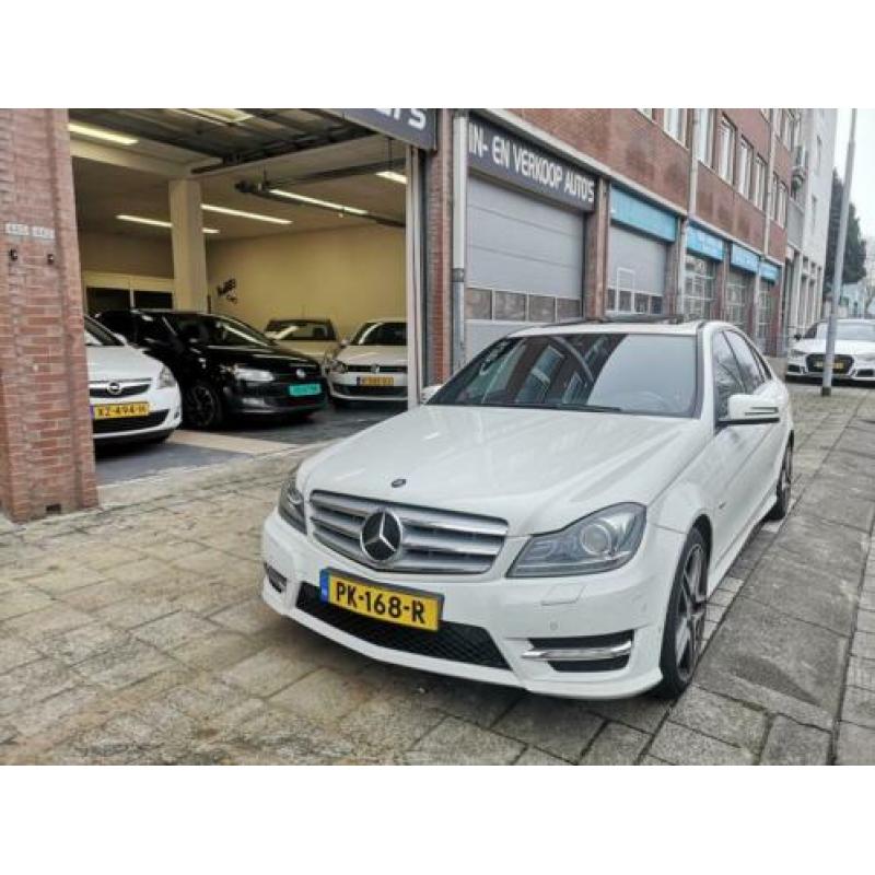 Compleet Auto Showroom garage ter overname hartje Rotterdam