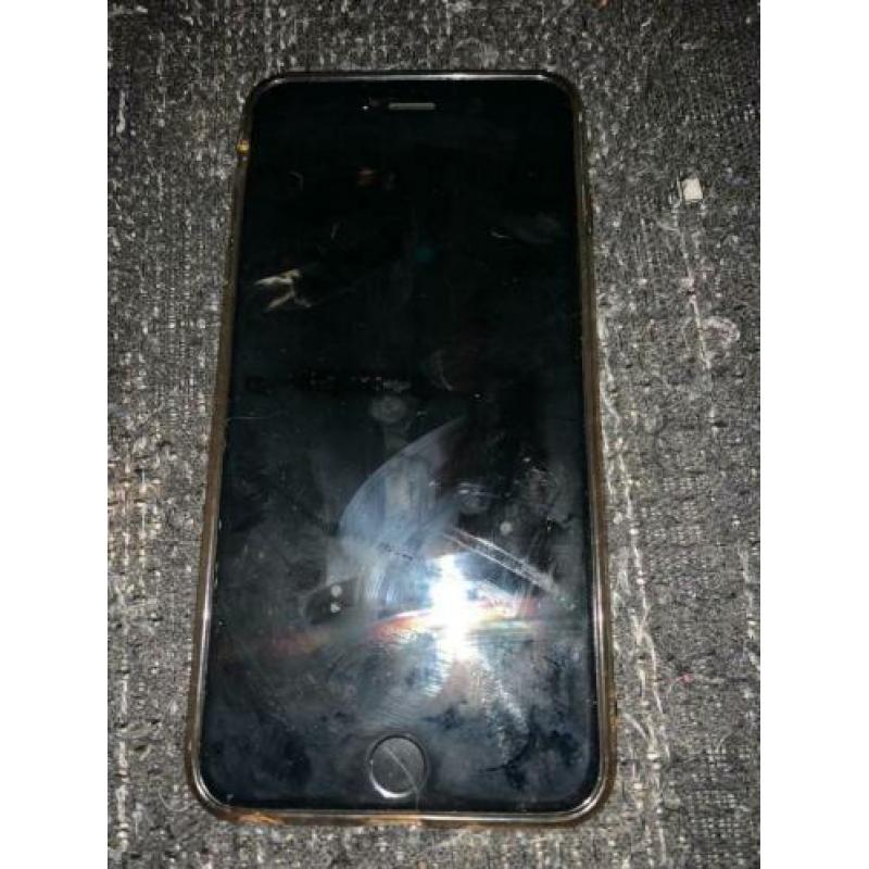 Te koop iPhone 6s Plus 64 GB met nieuw scherm.