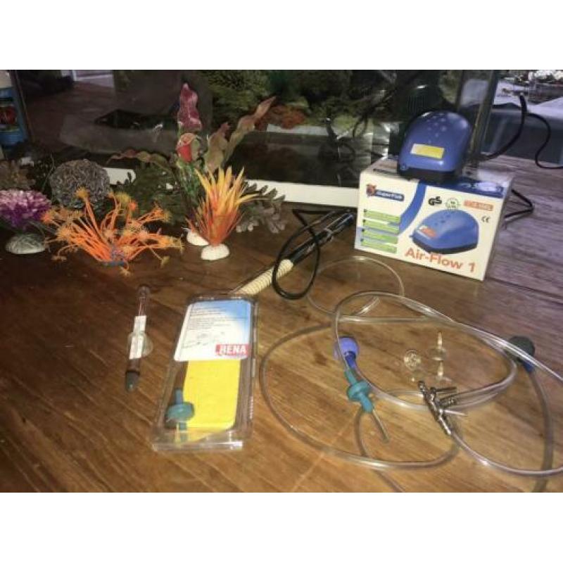 Juwel Aquarium met diverse toebehoren 70x30
