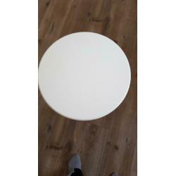 Ikea rond bijzettafeltje met eventueel een kanten kleedje