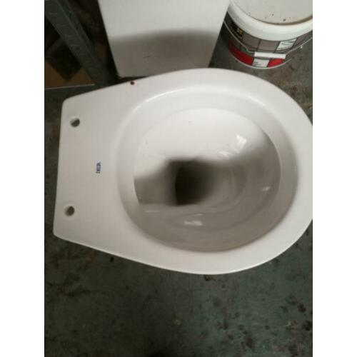 Nieuwe wc pot overbodig hier.