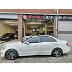 Compleet Auto Showroom garage ter overname hartje Rotterdam