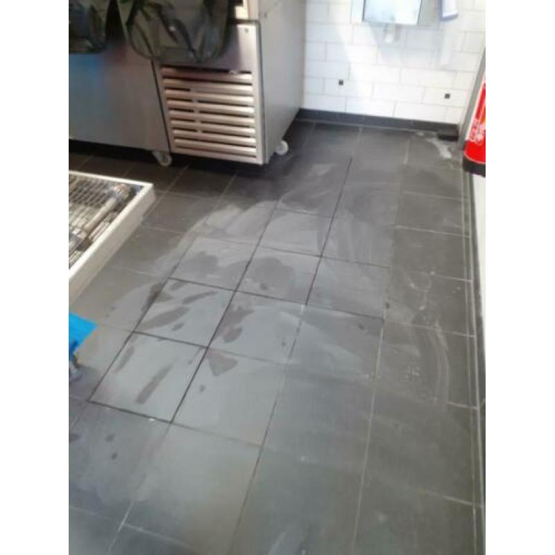 Horeca Tegelzetter hééft tijd voor reparatie tegelwerk
