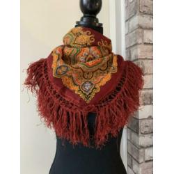 Wollen sjaal met franjes in bordeaux met gele print