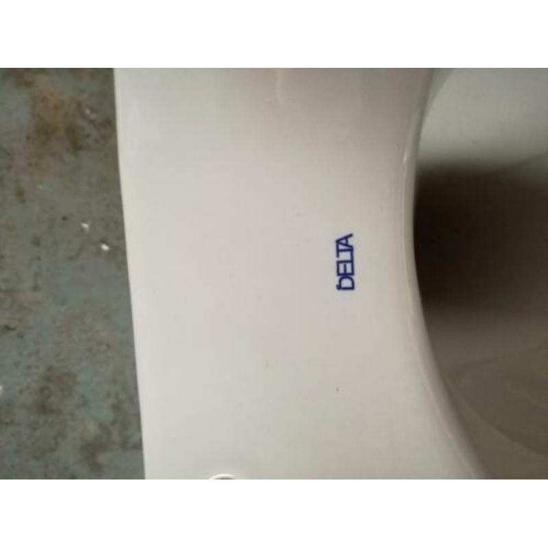 Nieuwe wc pot overbodig hier.