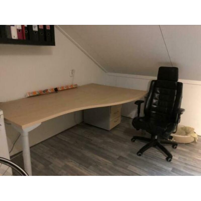 In goede staat bureau + rol lade kast