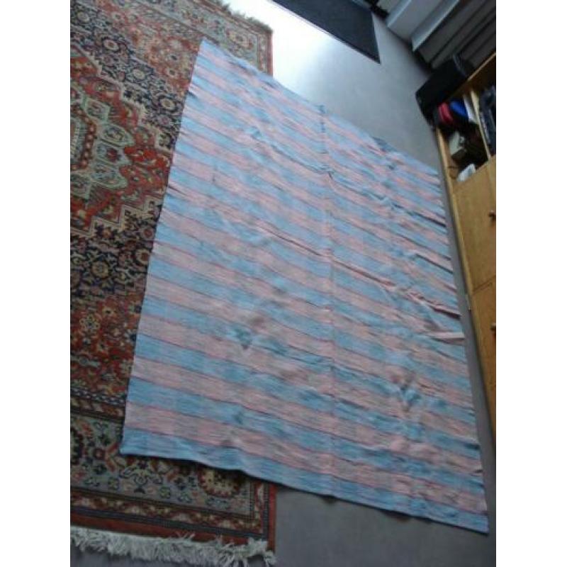 Handgeweven vloerkleed met zachte kleuren 185 x 135 cm!