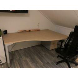 In goede staat bureau + rol lade kast