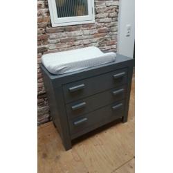 Woood, commode en ledikant