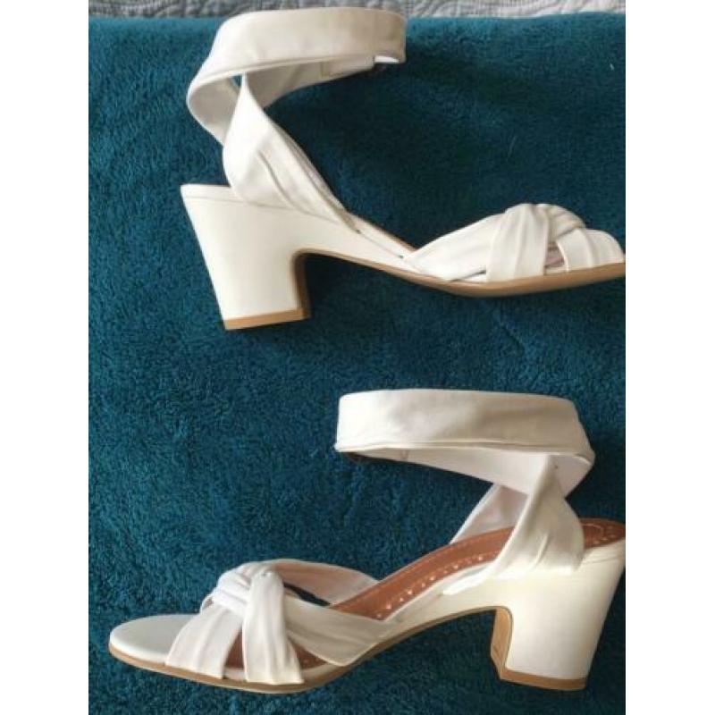 Nieuwe witte sandalen van Bronx (trouw schoenen?)