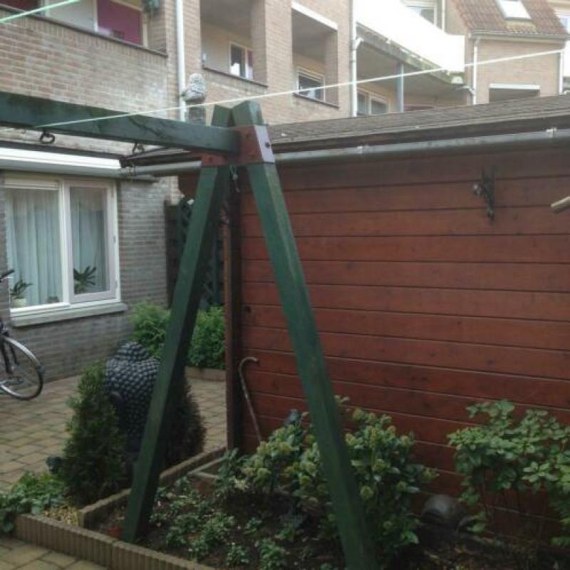Te koop tuinhuis met luifel in prima staat