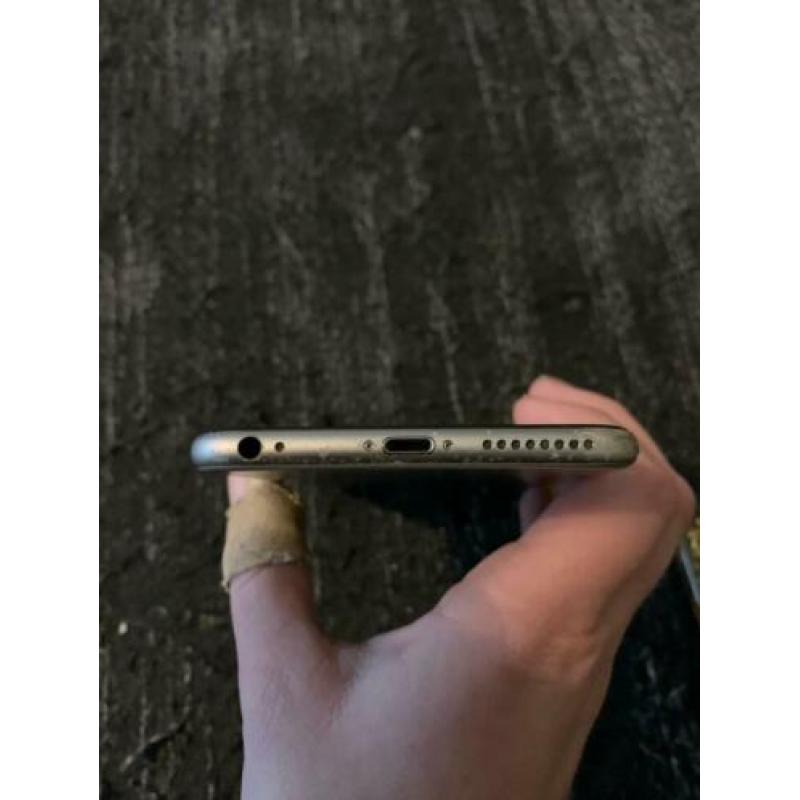 Te koop iPhone 6s Plus 64 GB met nieuw scherm.