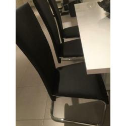 Eetkamer tafel + stoelen