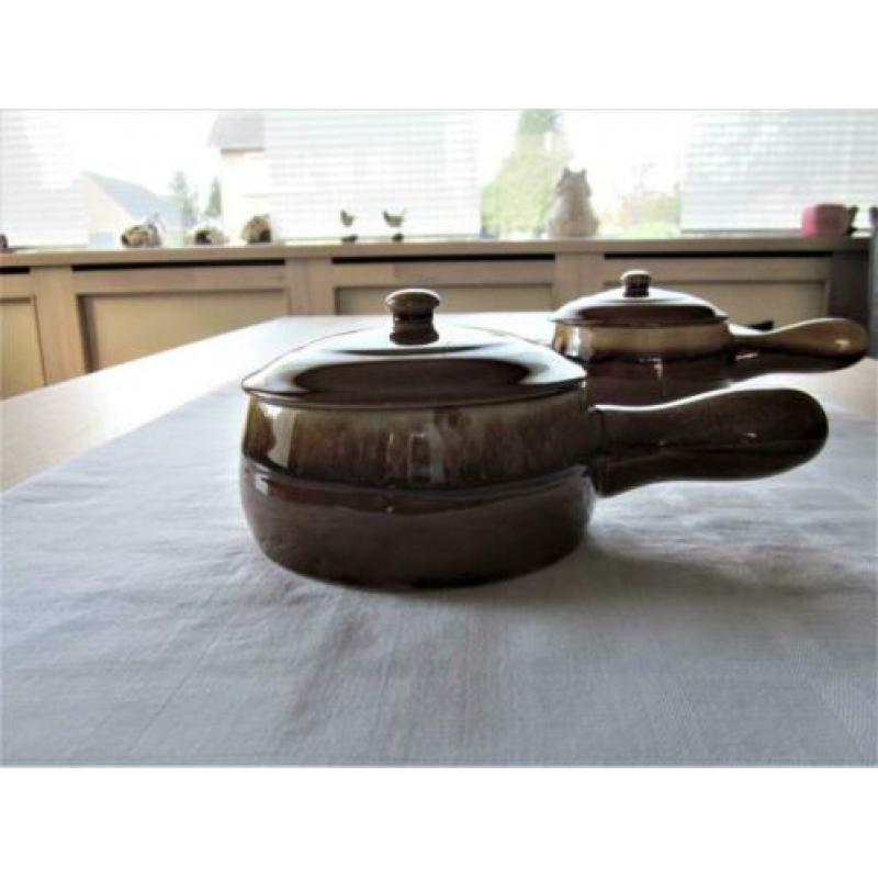 2 bruine ovenschaaltjes met deksel oven proof Korea Dm 11,5