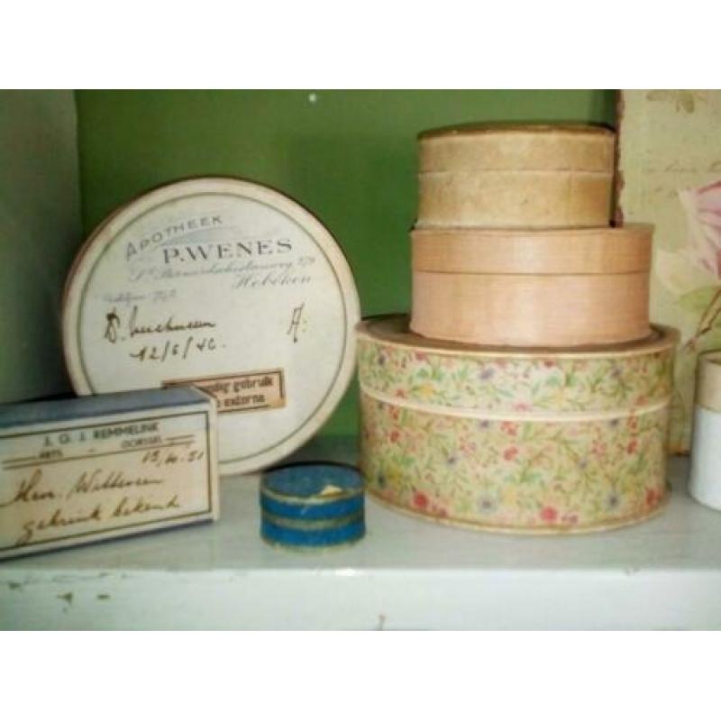 Oude apothekers/pillen/medicijnen doosjes