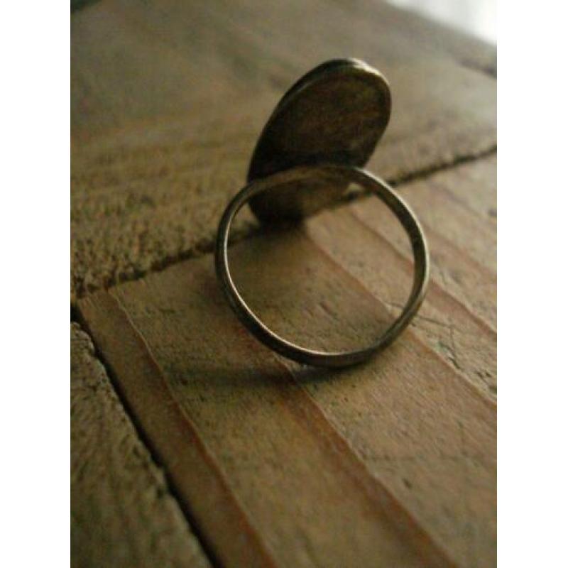 zilveren ring met zwarte ovale steen, maat 17