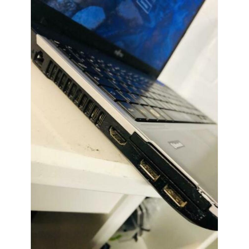 Fujitsu Siemens core i5 / 8.00 Gb ram / win 10 pro office