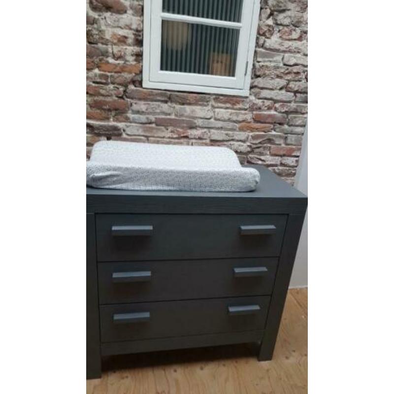 Woood, commode en ledikant