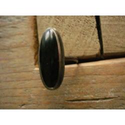 zilveren ring met zwarte ovale steen, maat 17