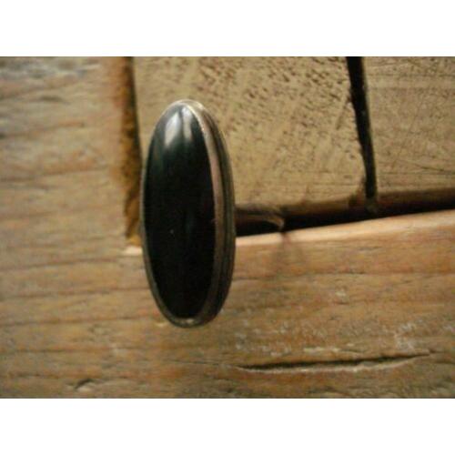 zilveren ring met zwarte ovale steen, maat 17