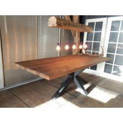 Prachtige nieuwe Teak eettafel met matrix onderstel