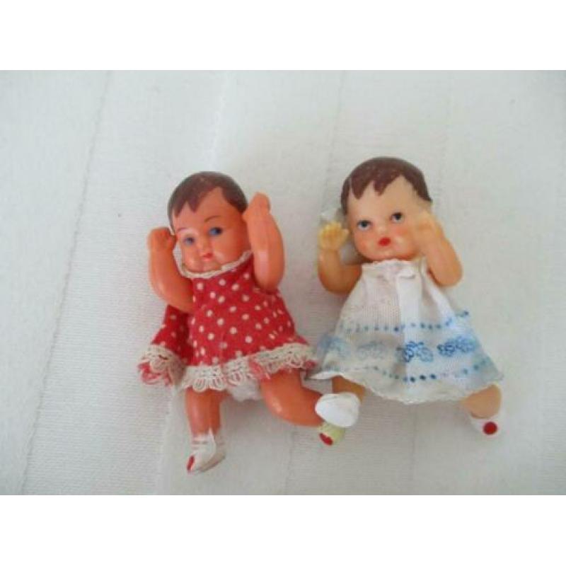 zeer oude poppenhuis popjes en meubeltjes enz