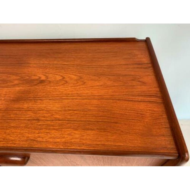 Vintage teak dressoir