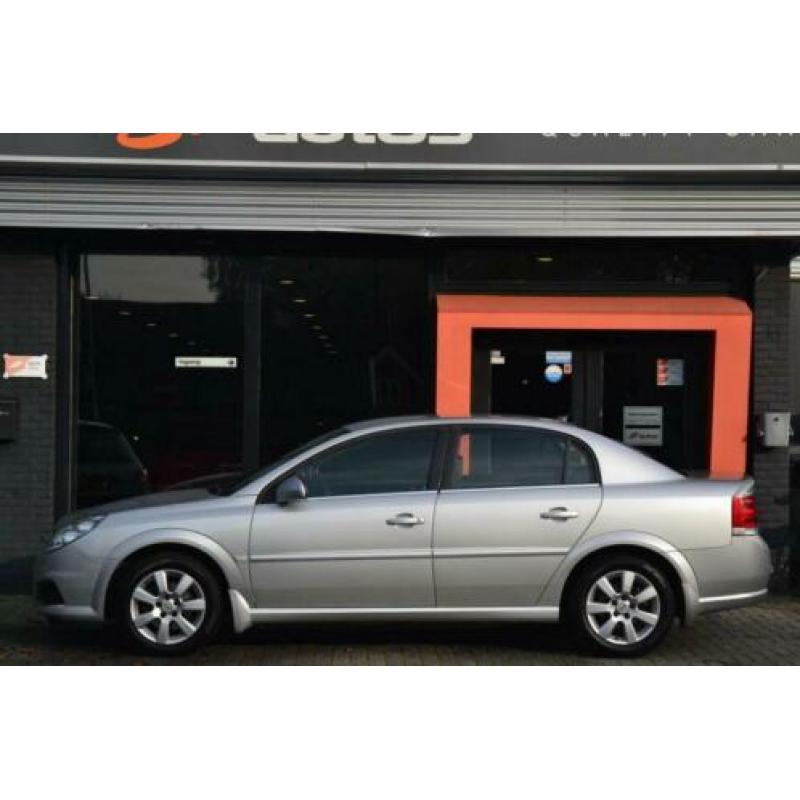 Opel Vectra 2.2-16V Automaat Executive Navi Leder Trekhaak 1