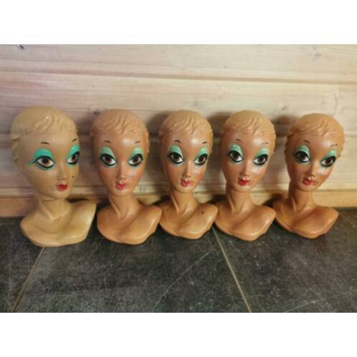 5 maal twiggy, vintage paspop, hoeden, retro