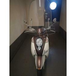 Sym mio uit 2010. 2kW, 1 cillinder