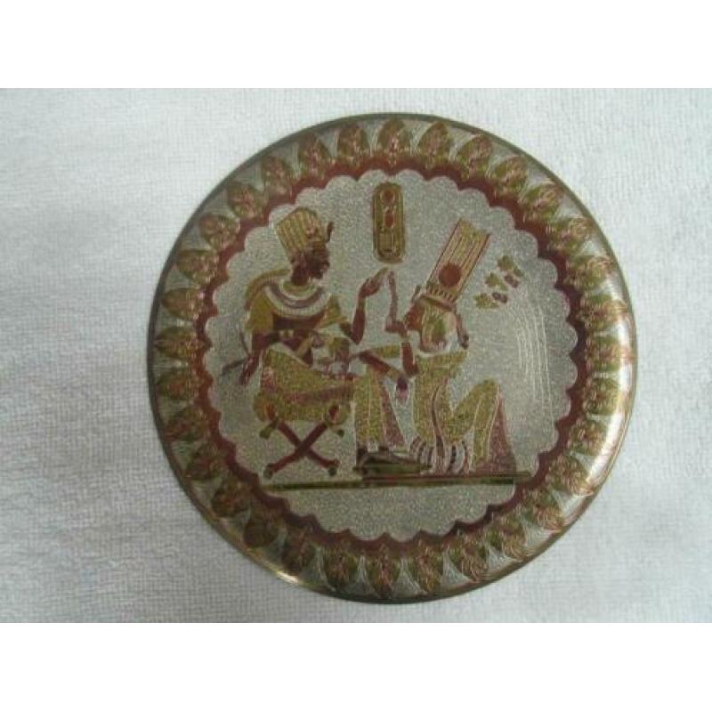 metalen bord waarop hoofd van Nefertete, Amarna Period staat