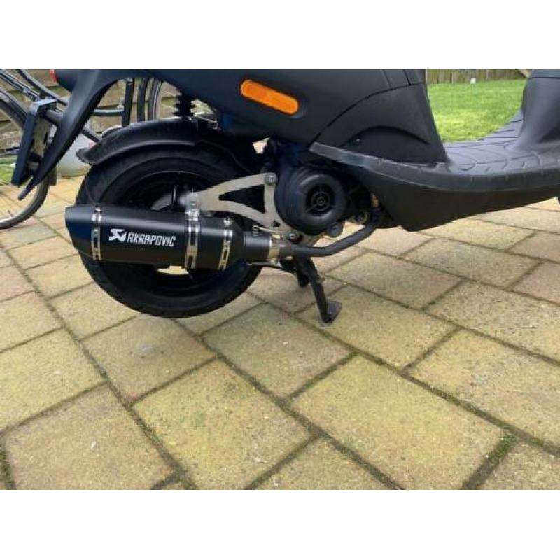 Piaggio Zip S IGET Mat zwart Full option + Akrapovic