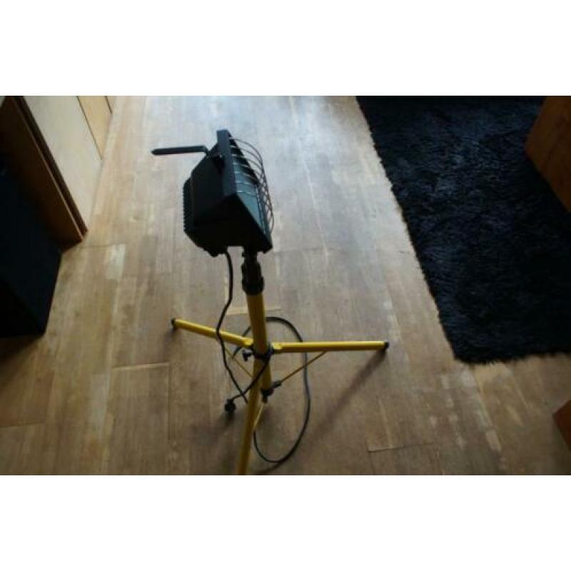 5 stuks bouwlamp en statief zo goed als nieuw .