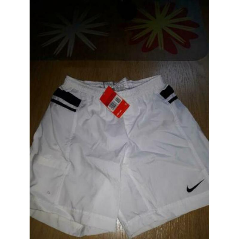 Nieuw Nike short gym voetbal maat 158