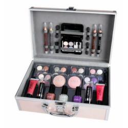 Ruim assortiment gevulde make-up koffers en make-up dozen