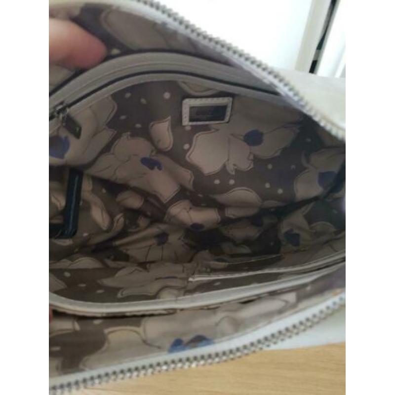 zgan GUESS OFFWHITE SCHOUDERTAS...zomer tip!?