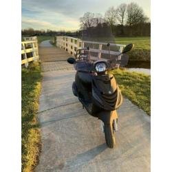 Piaggio Zip S IGET Mat zwart Full option + Akrapovic
